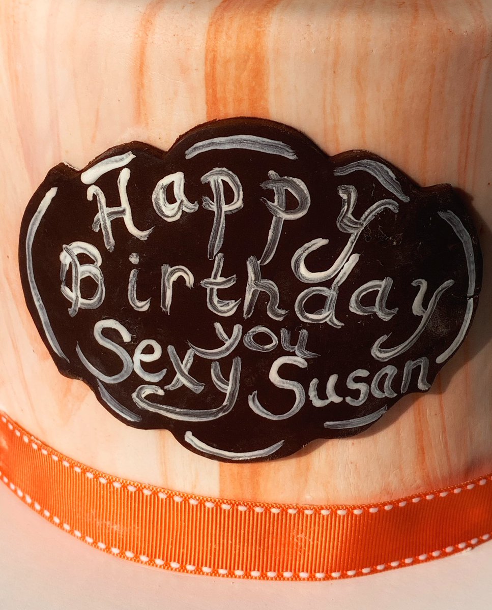 RachelCakessss's tweet photo. Client asked for a particular @SchittsCreek cake - particular cakes are my favourite! @annefrances @danjlevy #SchittsCreek @CBC #cakedecorating #ewdavid https://t.co/2ubAkWY7qL