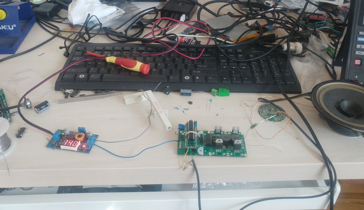 lanmiLab's tweet photo. Status: That diode was there minute ago, where is it now? 🤖🕸️🪛#prototype #testing #H_Bridge #circuit #PCB https://t.co/WyXV0Voqoh