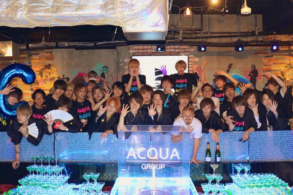 ZachGermain's tweet photo. 伝説のホストクラブと名高いACQUAグループ総本山ACQUA本店が5月13日にてコロナショックの中、静かに5周年記念を迎える。

小鳥遊楓(すごく強い)のイメージしかない為今年こそは複数の有名ホストを排出したいところである。トップの力量が試される。

@touyakazu https://t.co/8GTF5gPHoV