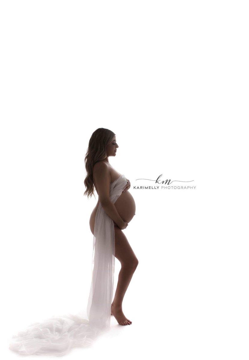 karimelly's tweet photo. Stunning🤰🏻💜#maternitysilhouette#maternity#pregnant#belly https://t.co/TxNBdre6PT