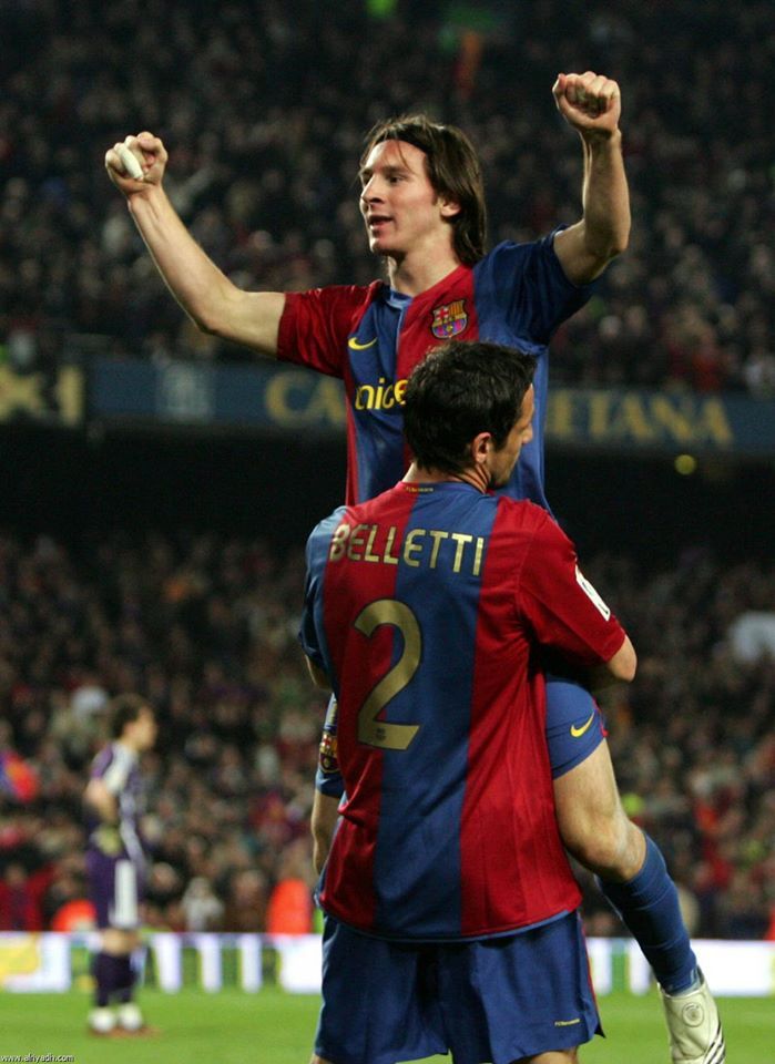 Juliano Belletti: "When Messi came out of the Barca B team to train with our first team, Rijkaard put us in an 11 v 11 game on a small pitch. Iniesta asked me if I knew this guy. I said 'no'. He told me to 'be careful'." 🐐