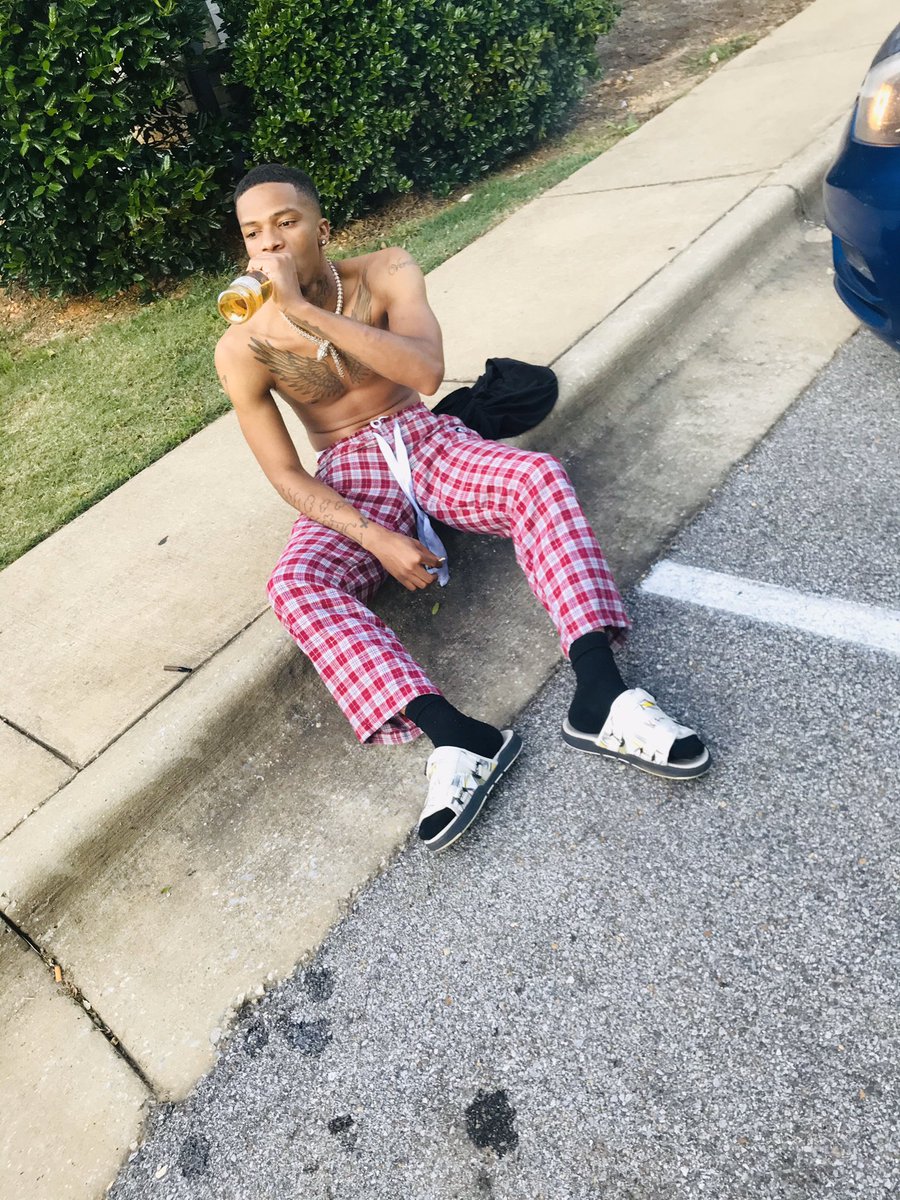 BernardJonesJr2's tweet photo. Out here . https://t.co/P3PuCKEB4Y
