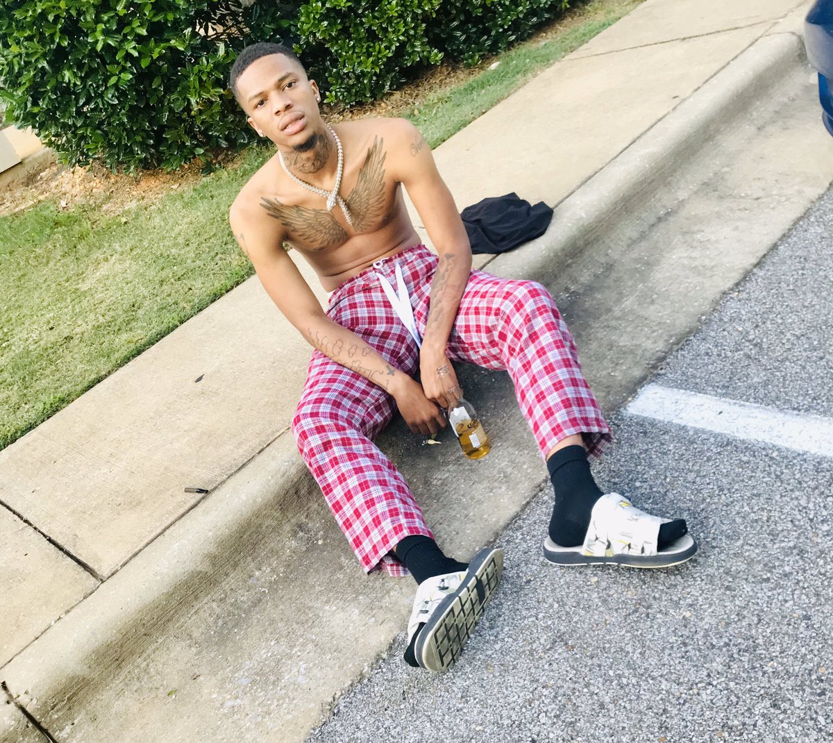 BernardJonesJr2's tweet photo. Out here . https://t.co/P3PuCKEB4Y