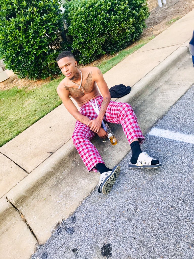 BernardJonesJr2's tweet photo. Out here . https://t.co/P3PuCKEB4Y