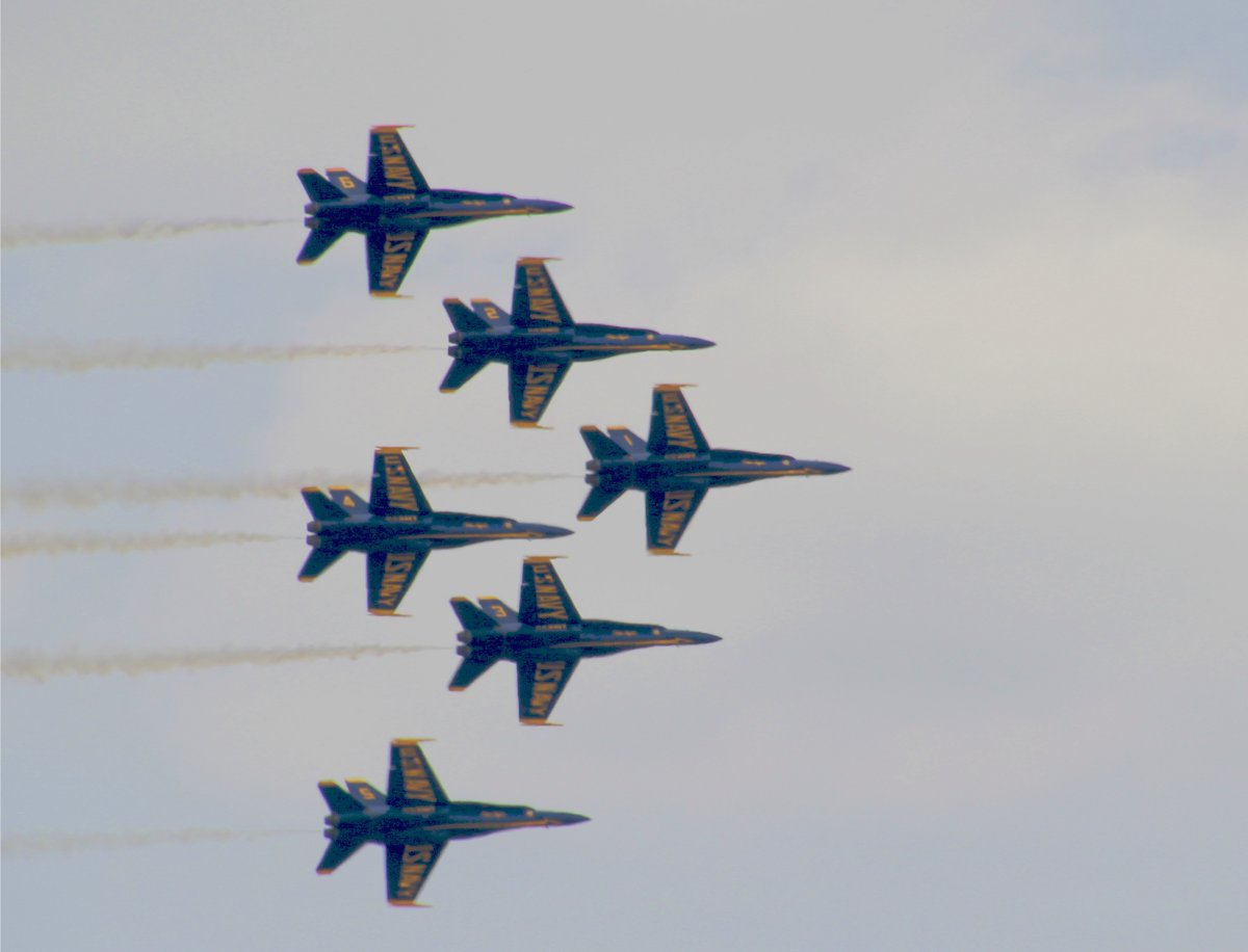 KimGibsonPhoto's tweet photo. Blue Angels flyover for our Hospital Heroes in Indianapolis, (Avon/Brownsburg) area! https://t.co/0unhKsPLgD