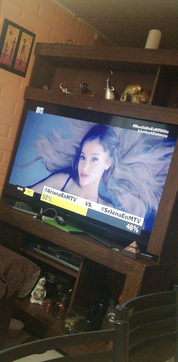 marcelaperez710's tweet photo. Aguanteeee ariana🙋🏻‍♀️ #ArianaEnMTV https://t.co/VTeOkK3h7e