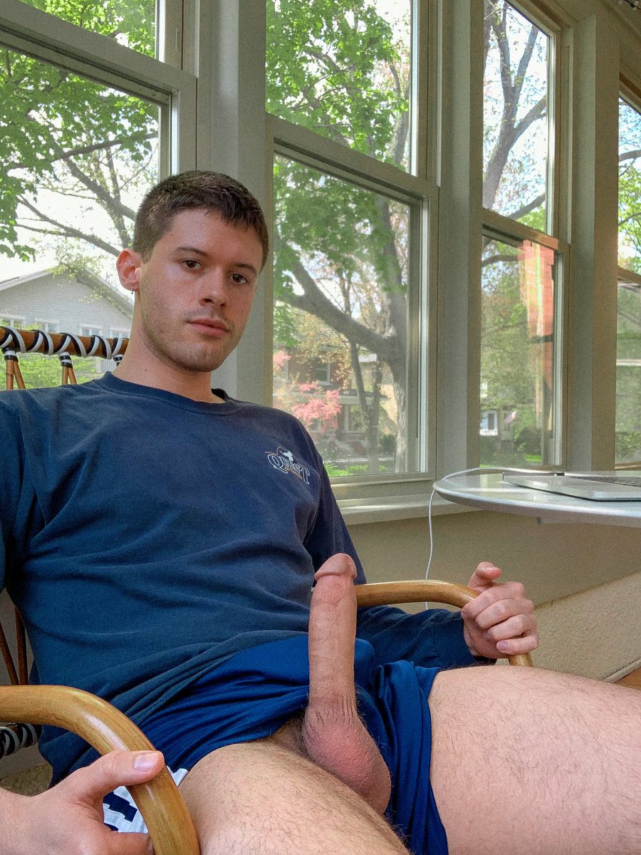 errantfag's tweet photo. my office ain’t so bad https://t.co/tBOznVQeJU