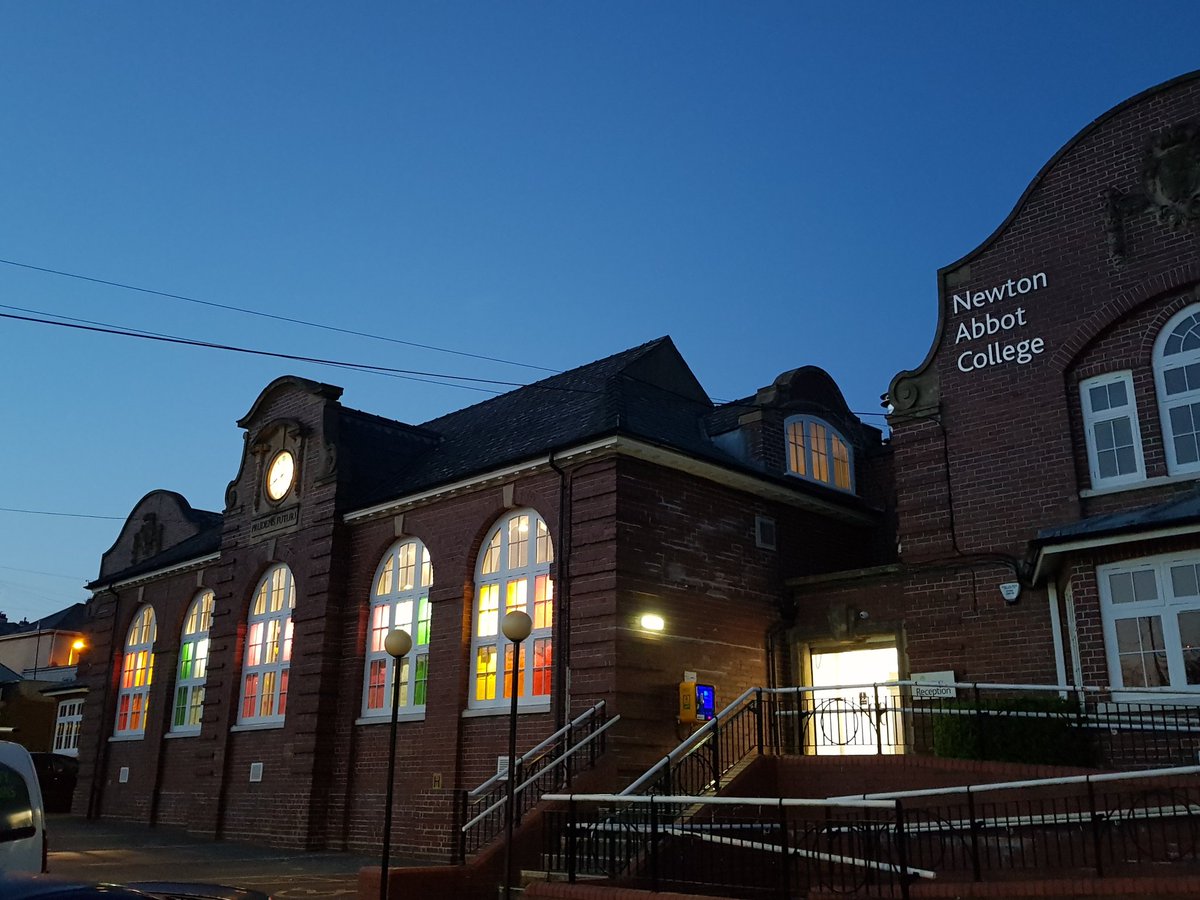 pdcornish76's tweet photo. #homemadedesigns
V and A collecting visuals of lockdown.
Newton Abbot College rainbowed windows in celebration of, and gratitude to, the NHS and all keyworkers. https://t.co/DMPMu2lsNL