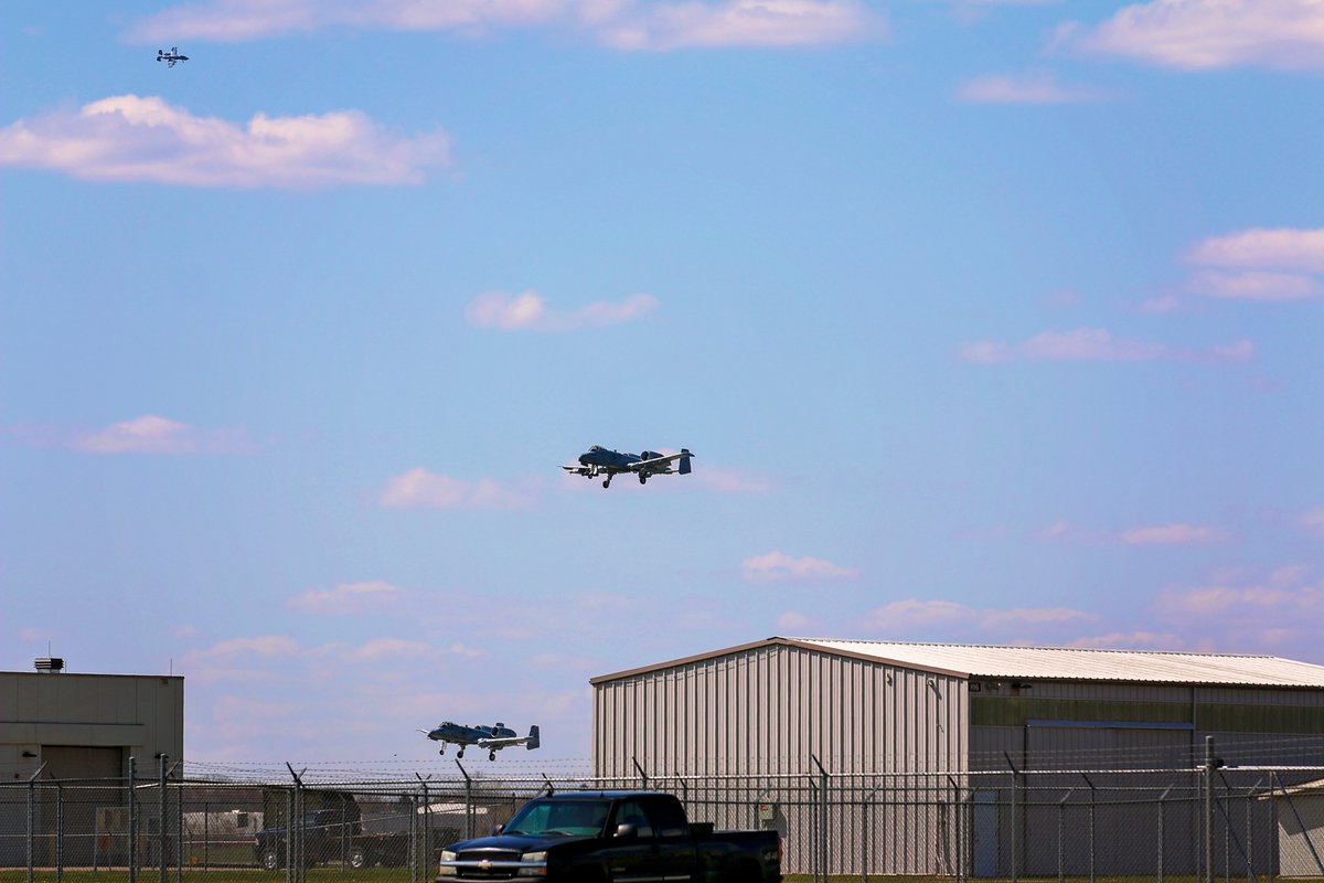 Debography's tweet image. #AirForceSalutes #AFFlyover #MichiganStrong #NationalGuardCOVID19
#doingMIpart #killthevirus #inthistogether #alwaysreadyalwaysthere #MING #ANG #expeditionaryreadiness #ExcellenceInAllWeDo #TeamSelfridge #127thWing #Selfridge #MichiganNationalGuard #MNG127thWing