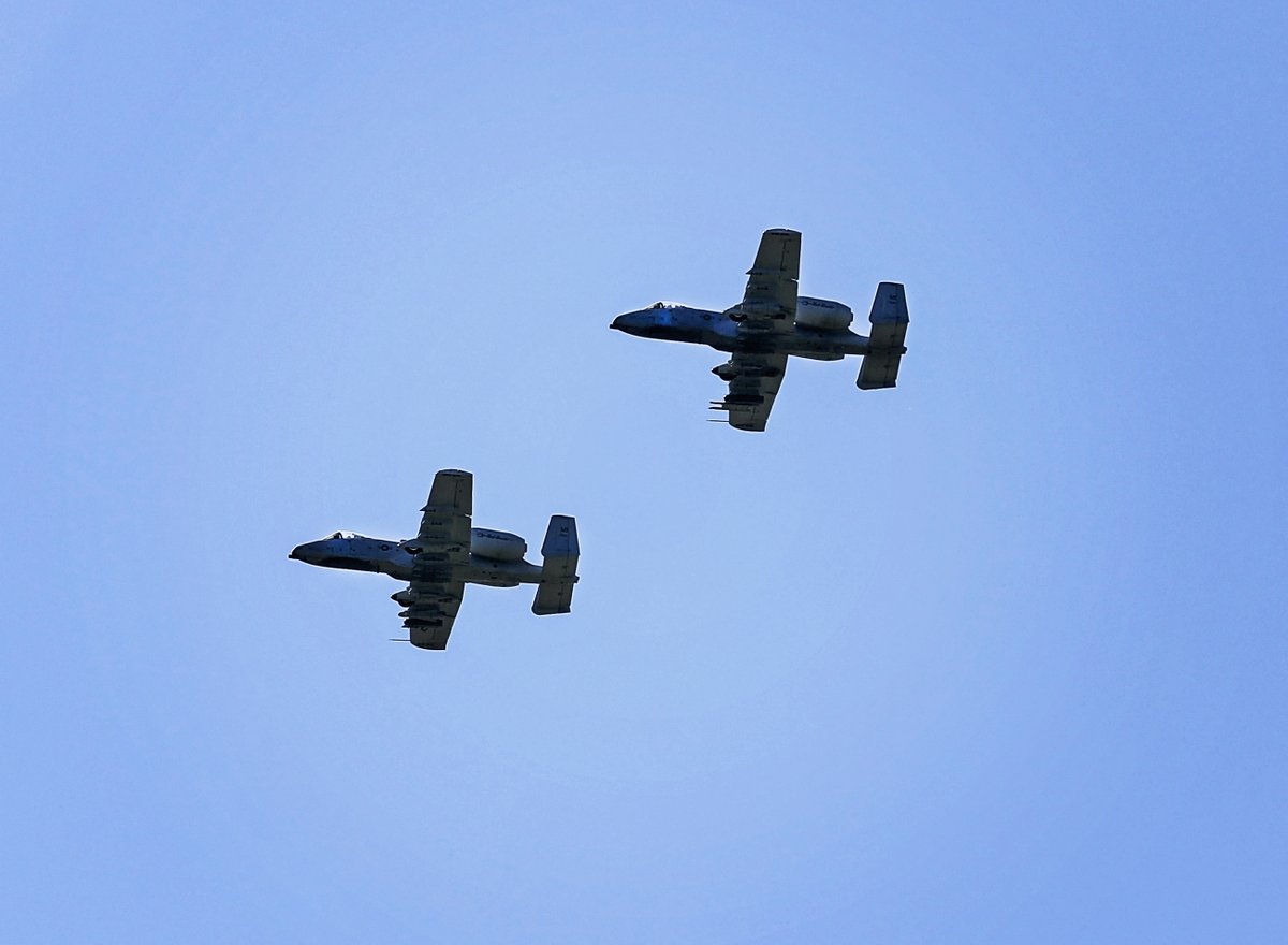 Debography's tweet image. #AirForceSalutes #AFFlyover #MichiganStrong #NationalGuardCOVID19
#doingMIpart #killthevirus #inthistogether #alwaysreadyalwaysthere #MING #ANG #expeditionaryreadiness #ExcellenceInAllWeDo #TeamSelfridge #127thWing #Selfridge #MichiganNationalGuard #MNG127thWing