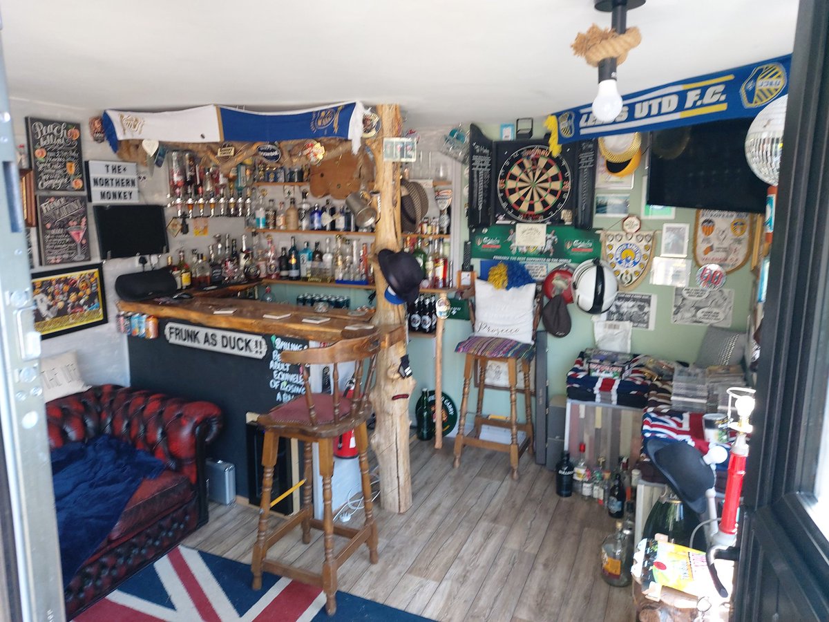 5493fire70's tweet photo. @IanWright0 Ignore it pal. Bigger and better. You live near me in Borough green .come round for a beer in my bar. #IANWRIGHTWRIGHTWRIGHT https://t.co/5fXAkuTw3W