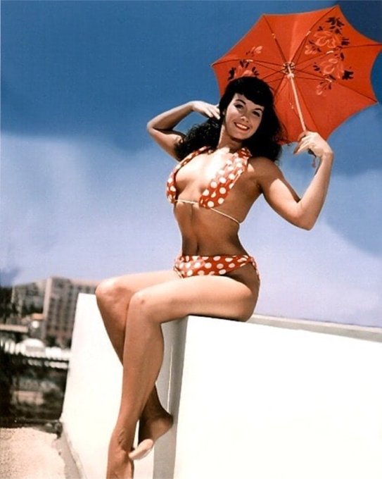 Watch Bettie Page's leaked NSFW photo on TwXstars