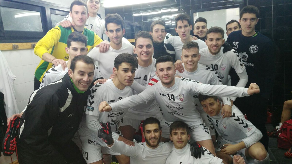 ENHORABUENA @CFVALDEPENAS! Más que merecido ese ascenso y esa permanencia. Me alegro un montón por todos mis amigos y mi gente de allí. Os mereceis lo mejor, sobre todo por como sois. Os queda mucho por ganar. Nos vemos pronto!❤🔝⚽️