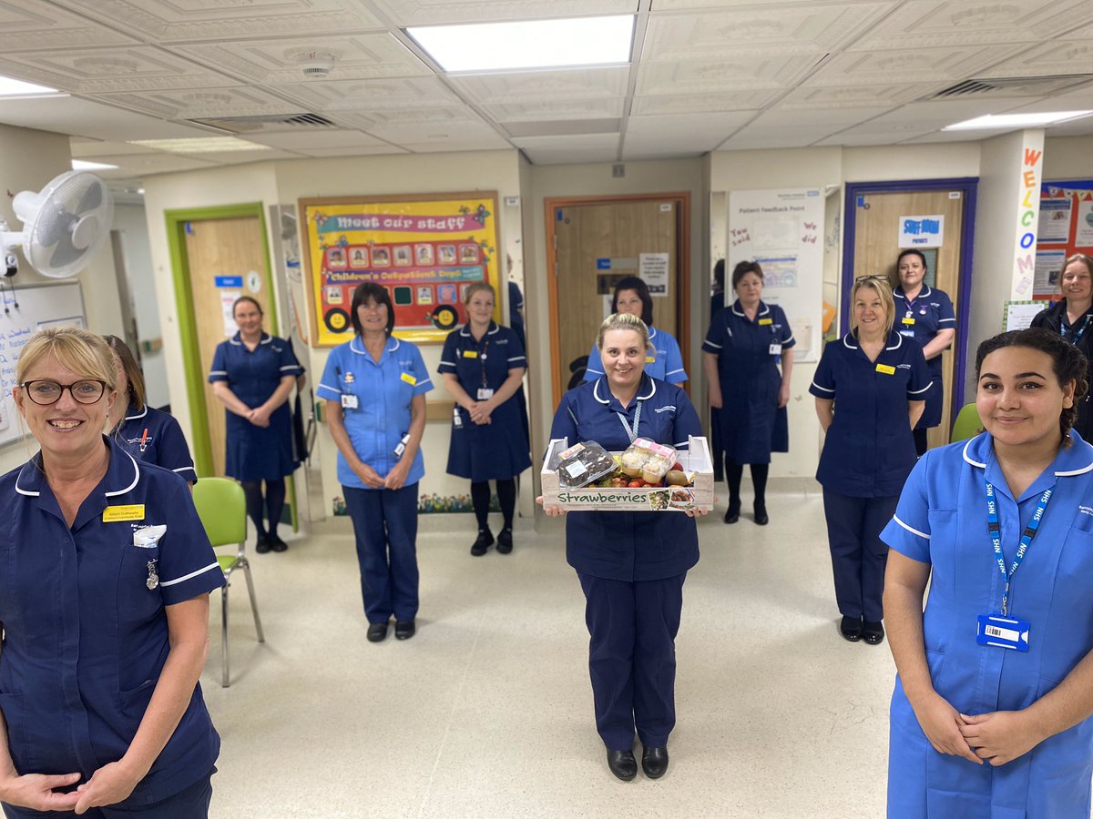 BarnsChildrens's tweet photo. #InternationalNursesDay2020 is coming to an end here at @barnshospital. We've had a fantastic day across Children's Services celebrating our nursing teams 🎊🥳🎉 #youvegotafriendinus #paedsrocks https://t.co/TBWO9KCInM