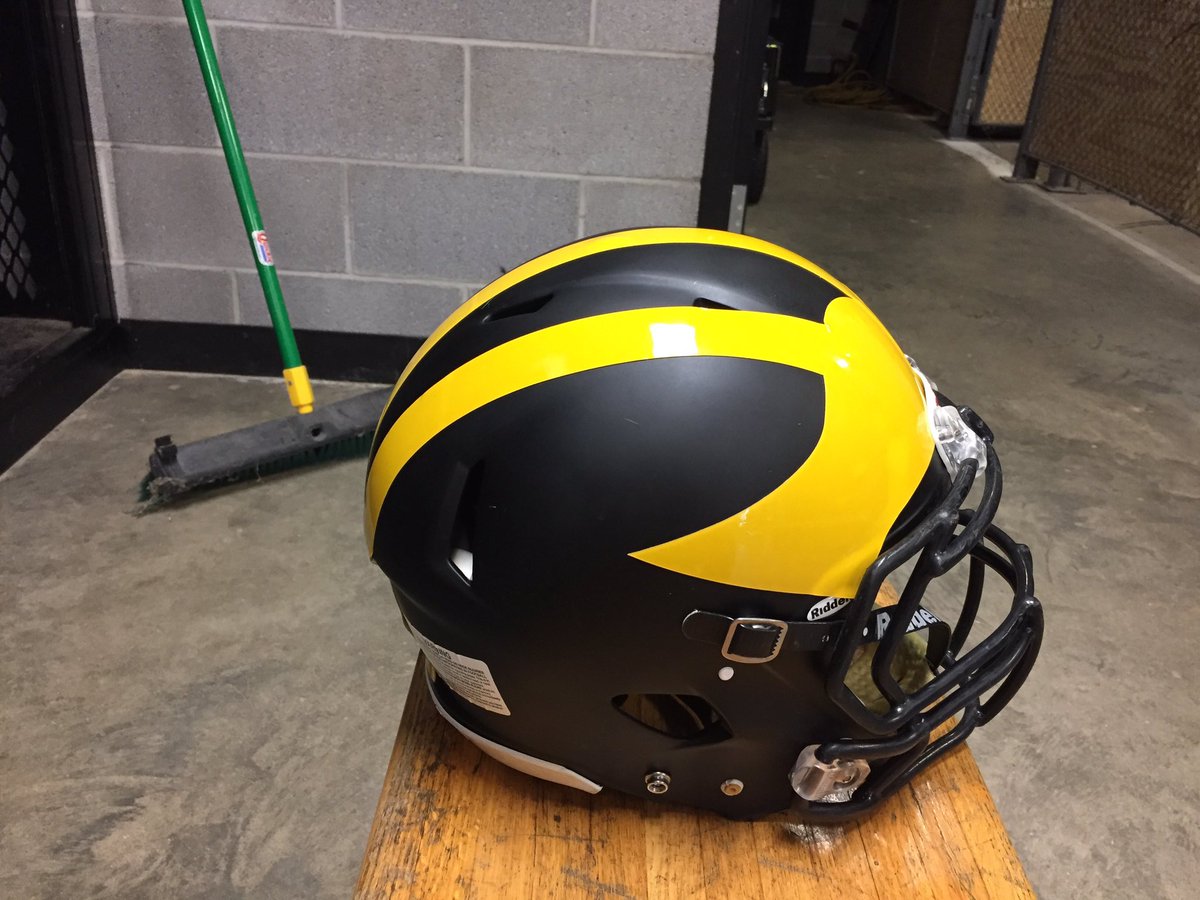 Sports_Aaron's tweet photo. #HoosierHelmetChallenge

45. Kankakee Valley Kougars @KougarFootball vs. 84. Clarksville @GeneralsFball 

VOTE BELOW 👇🏼 https://t.co/uItGtFzSVy