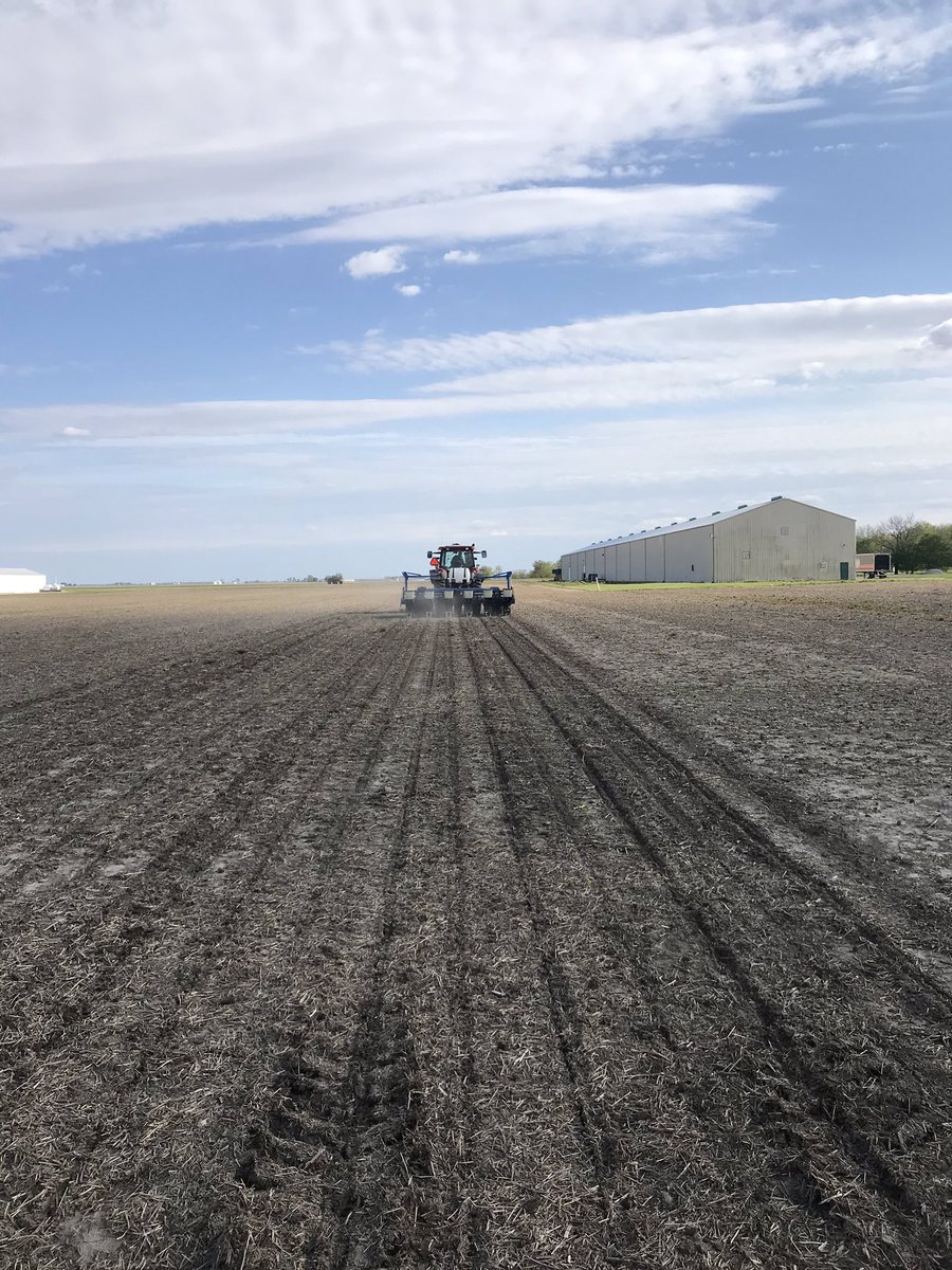 keysseedguy's tweet photo. Forgot how nice it is to plant a plot without a winter coat on! @ChannelSeed @jeremy_ritchey @The_Crop_Doctor https://t.co/WONtkjmp2K