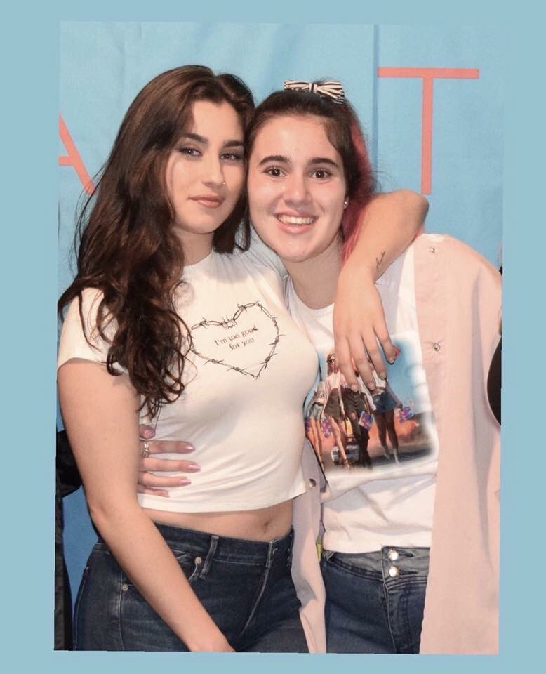 Laurenugget5h's tweet photo. 🌸🇦🇷 I’m Cami from Arg
🌈 I’m 20
♥️ You’ve been part of my life since 2015 through the distance with your music, art and your magical words. 
✨ I had the possibility of meeting and hugging you.
▶️ I enjoy 📚🖌🎧
👩🏻‍🏫 Future teacher.
#PresentationsForLauren @LaurenJauregui t amo💗 https://t.co/V0jBBkbLPi