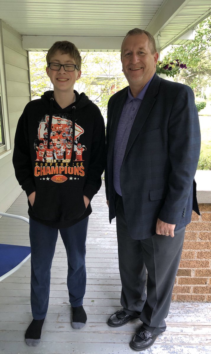 STMKCPrincipal's tweet photo. Stopped by several 8th Graders homes today to thank them for all their hard work at STM. Today was the final day for our 8th Grade Leaders. It was so great to see their faces again. Thanks to several other staff who made some visits to the 8th Grade families as well. We miss you! https://t.co/ytzShlnbII