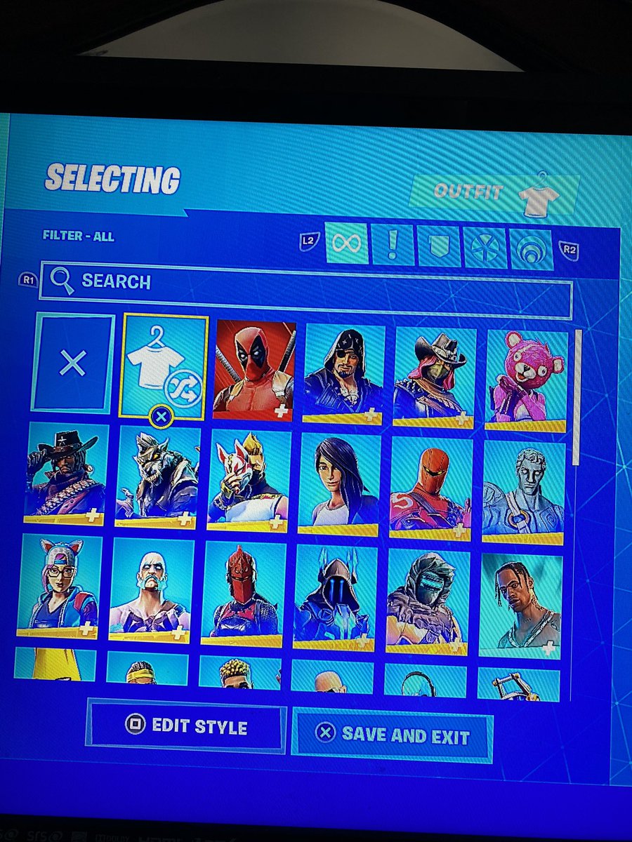 2kbully33's tweet photo. StACKED FORNITE ACC WIT 50+ Skins &amp; gliders lmk comes with 2k ss3 LOTS OF BUILDS @2kscampolice https://t.co/isdZKVFFNU