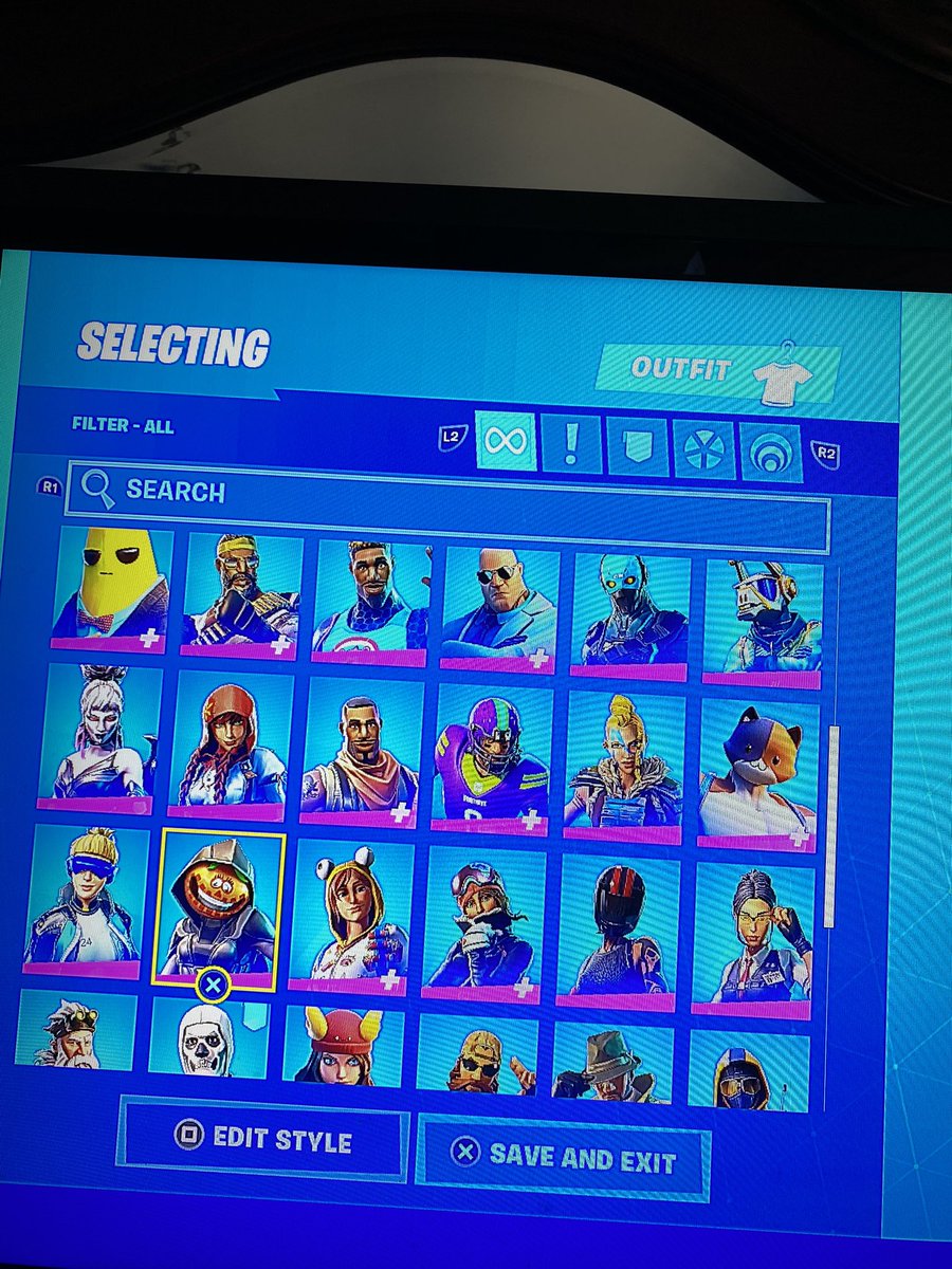 2kbully33's tweet photo. StACKED FORNITE ACC WIT 50+ Skins &amp; gliders lmk comes with 2k ss3 LOTS OF BUILDS @2kscampolice https://t.co/isdZKVFFNU