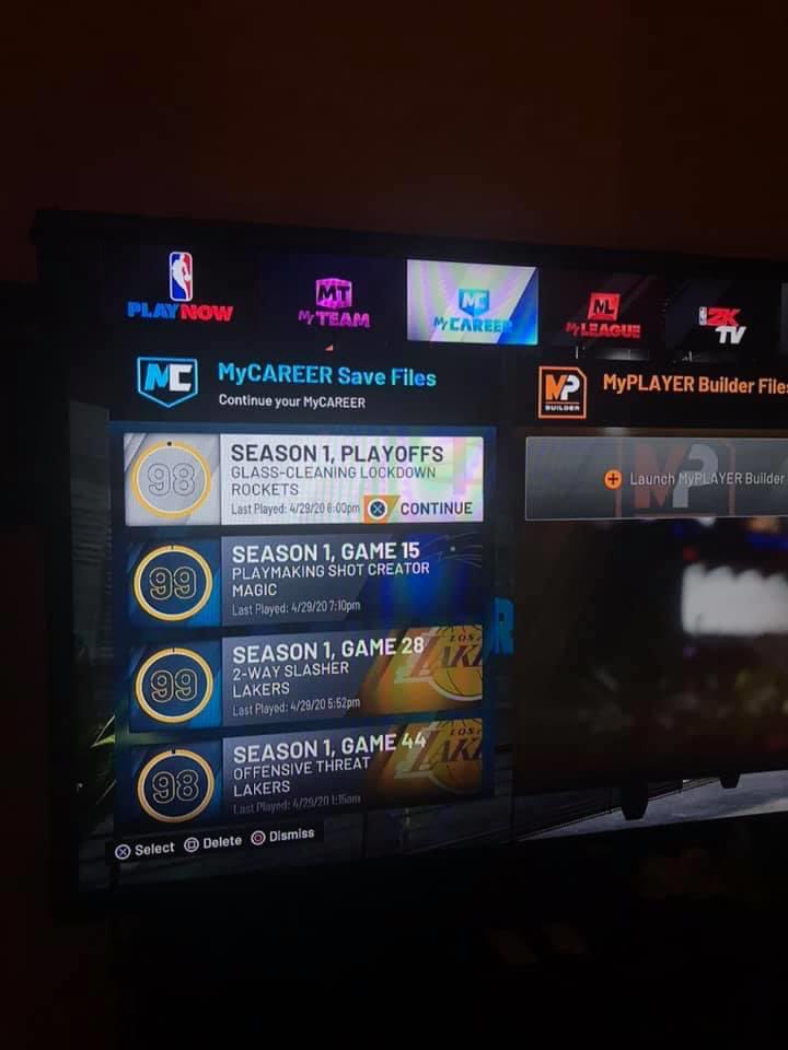 2kbully33's tweet photo. StACKED FORNITE ACC WIT 50+ Skins &amp; gliders lmk comes with 2k ss3 LOTS OF BUILDS @2kscampolice https://t.co/isdZKVFFNU