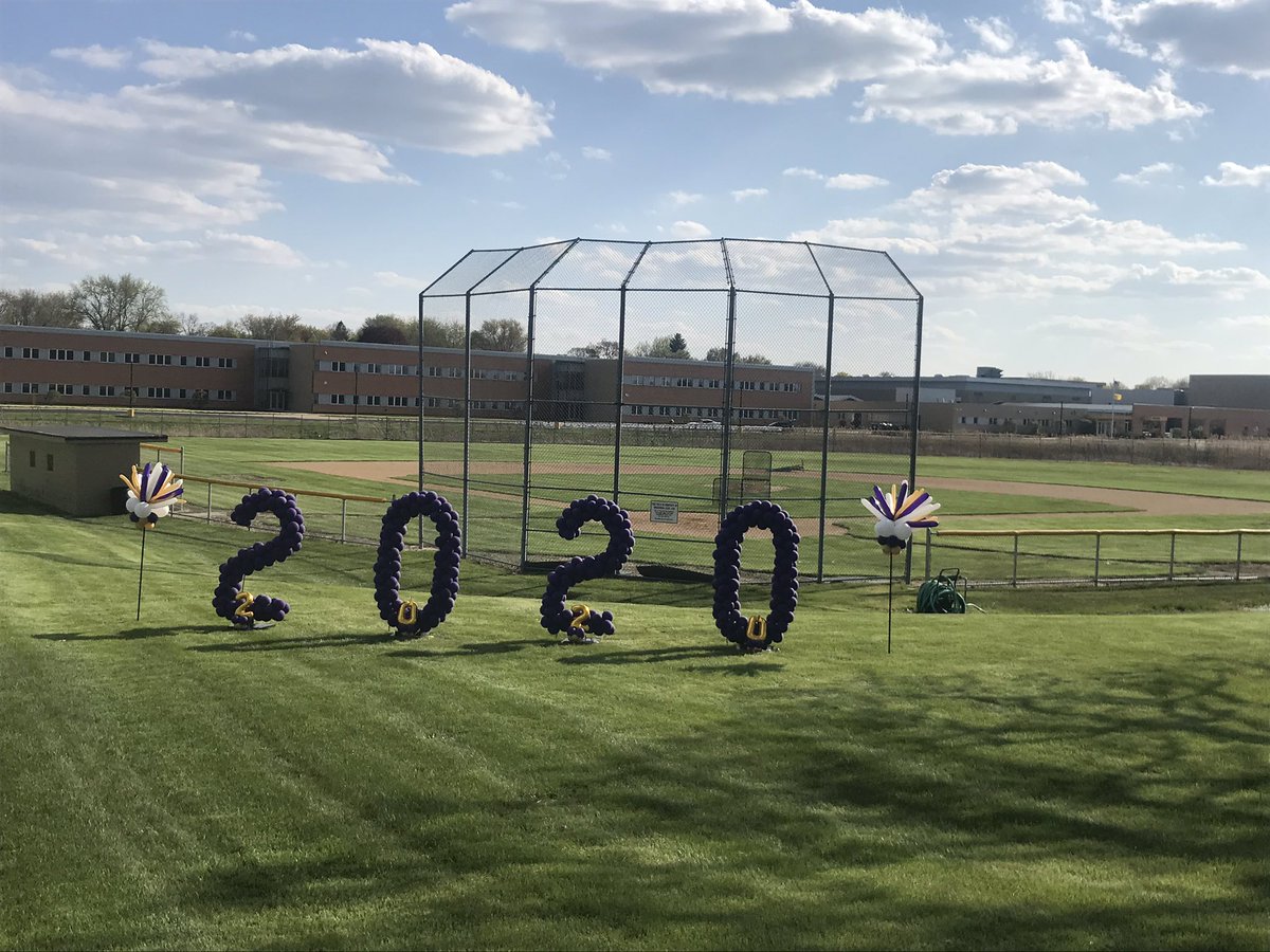 Principal_WHS's tweet photo. Getting the campus ready for Senior Send Off! @WaucondaHS118 @Wauconda60084 @BulldogLife_WHS https://t.co/noZMUNNQfb