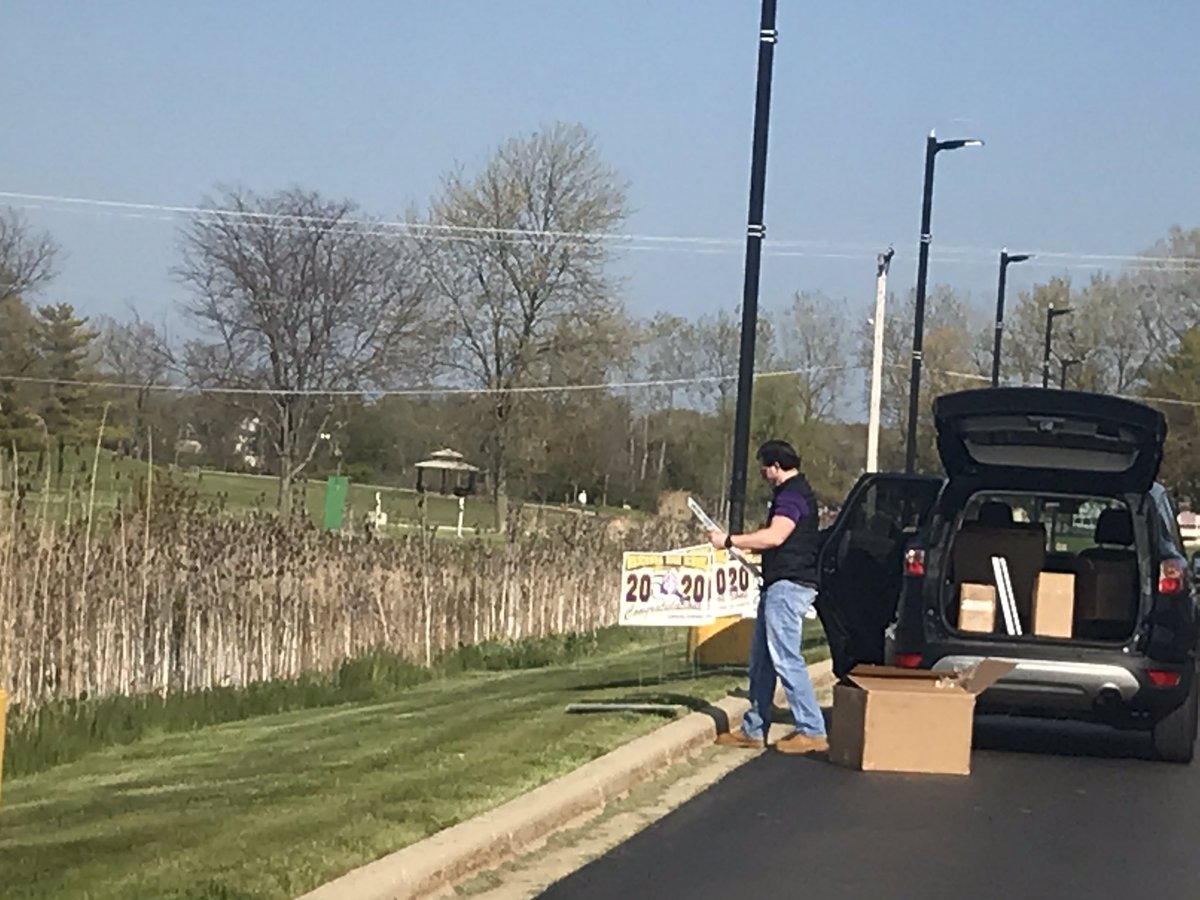 Principal_WHS's tweet photo. Getting the campus ready for Senior Send Off! @WaucondaHS118 @Wauconda60084 @BulldogLife_WHS https://t.co/noZMUNNQfb
