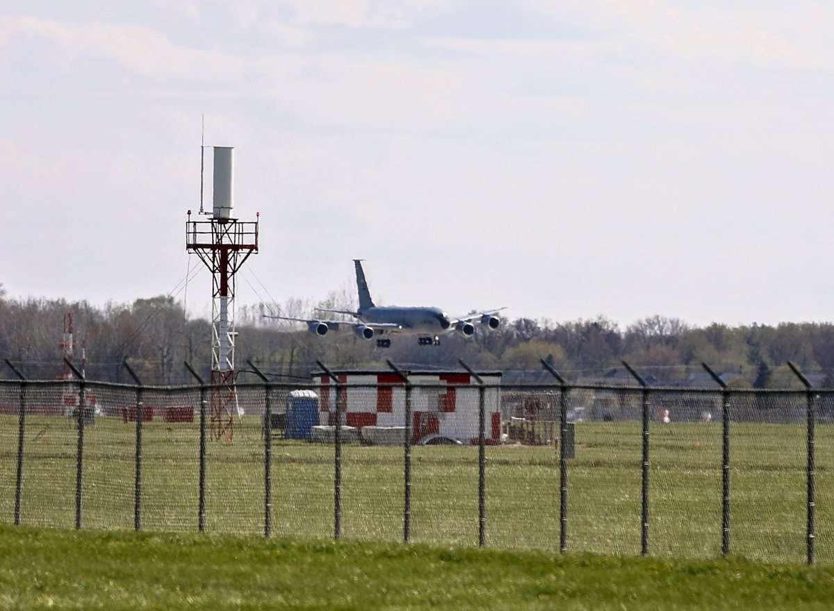 Debography's tweet image. One of the Tankers...
#AirForceSalutes #AFFlyover #MichiganStrong #NationalGuardCOVID19 #doingMIpart #killthevirus #inthistogether #alwaysreadyalwaysthere #MING #ANG #expeditionaryreadiness #ExcellenceInAllWeDo #TeamSelfridge #127thWing #Selfridge #MichiganNationalGuard