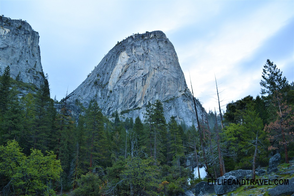 FitLifeTravel's tweet photo. Heard it was #Themountainsarecallingme week, so I am celebrating! This beauty is in Yosemite National Park..on the way hiking to Half Dome. (Along Mist Trail)

Do you have any to share? 

@GalsWander @windsofjane @travelwithirine @happytrailshike @JulesHalvy @VinoHiking https://t.co/GyNofhbwqx