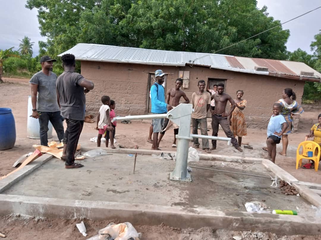 Ch_inter's tweet photo. Notre forage au Ghana 🇬🇭 avance très bien 🙏🏽 🔥 un 2ème est en route... 👀 @nwl__ad @ambt_ch https://t.co/TT8JyorXag