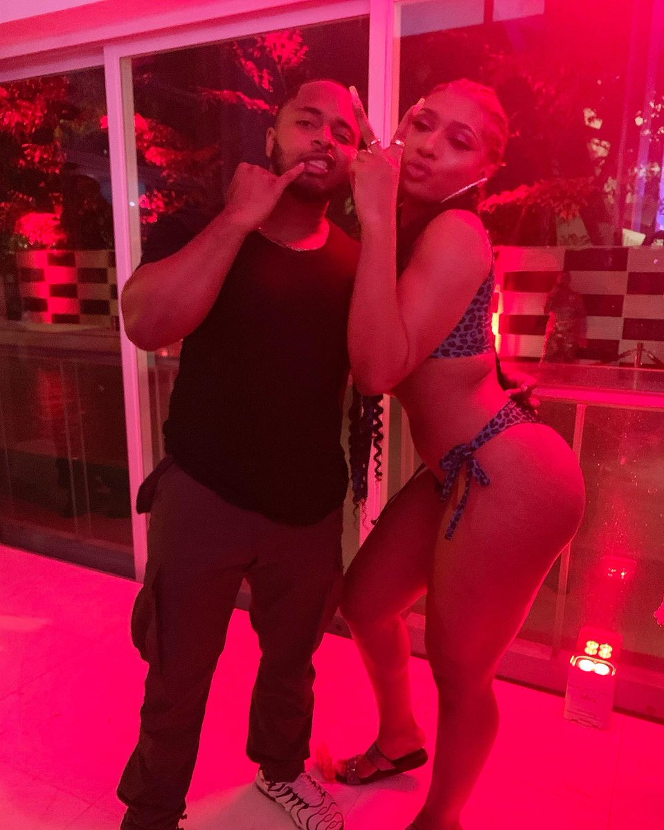 MrBAAD's tweet photo. If you would’ve told me a year ago that the place woulda been like this a year later, I would’ve turned up harder!
5/12/19
.
.
.
#BAADlife #hottieparty #eventplanner #events #WhenOutsideWasOpen #outside #Miami https://t.co/rVkyCVz67a