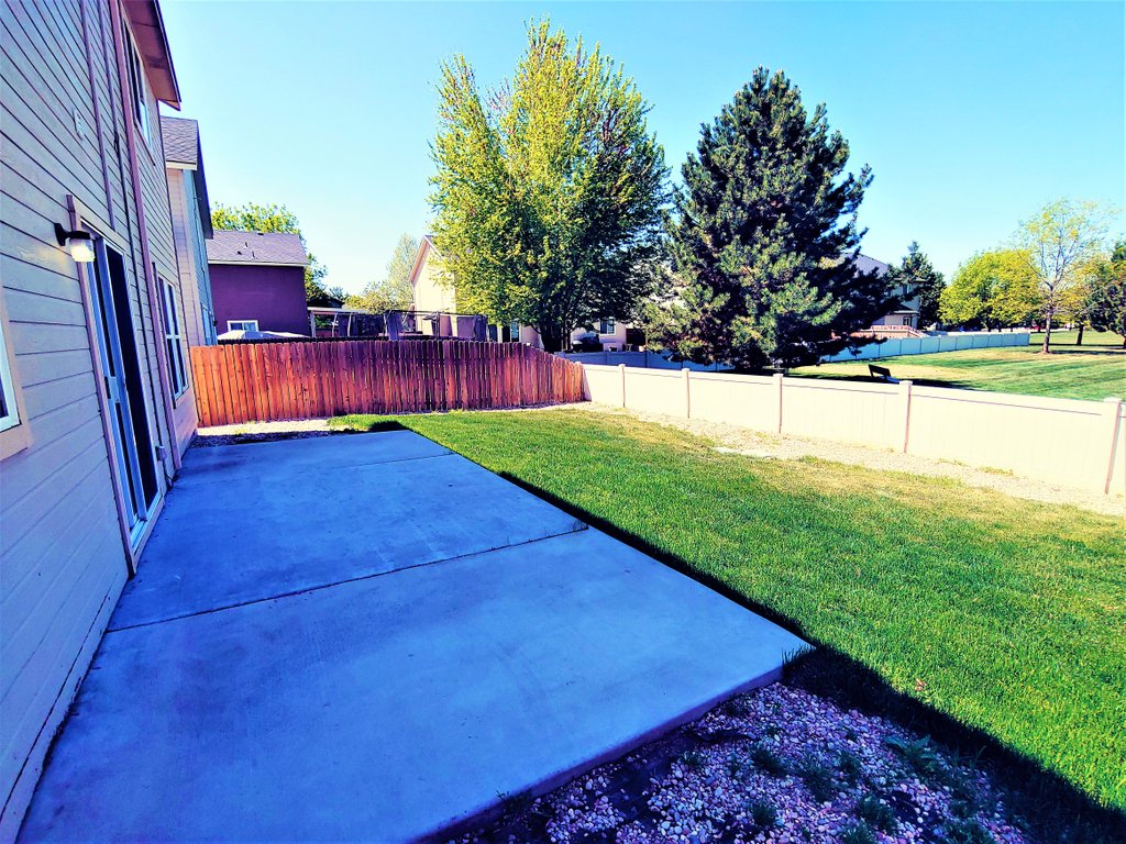 Our rental is ready! 3 bedrooms and 2 1/2 bathrooms, plus an upstairs bonus room! Click the link below to check it out and apply online for convenience.⁠

soo.nr/czcV

#rentals #boisehomesforrent #boiserental #homesweethome #newonthemarket #boiserentals