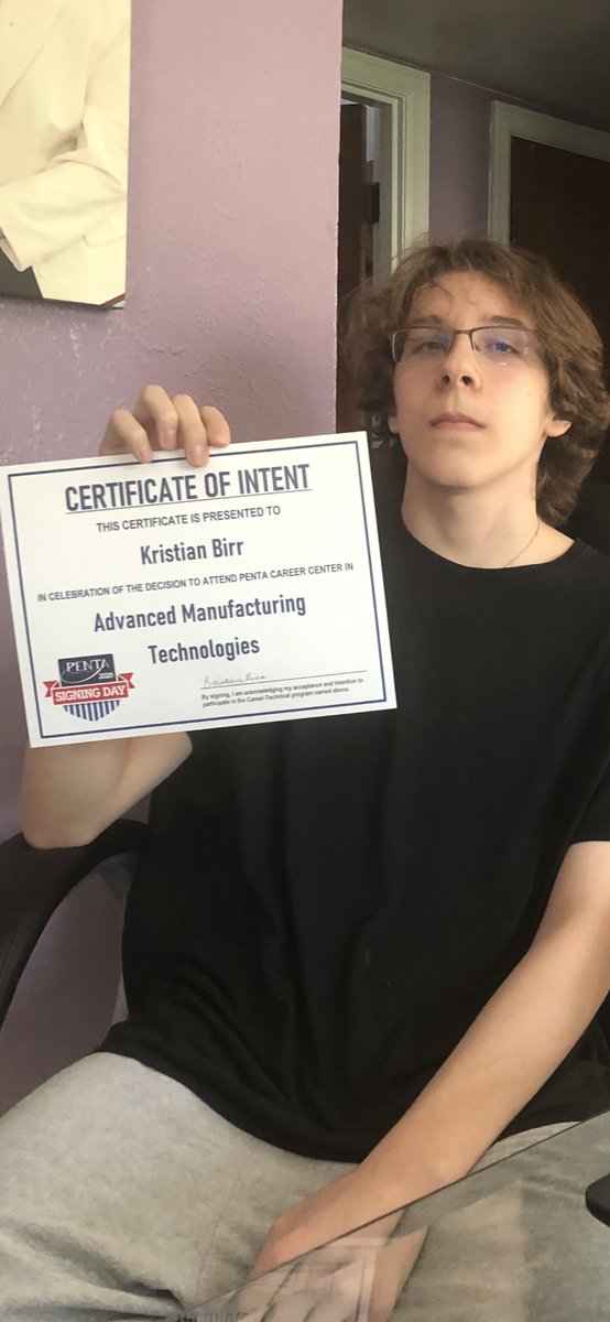 rhondabirr's tweet photo. @pentacareerctr #IChosePenta
Congratulations Kristian on making signing your Certificate of Intent to attend PENTA Career Center for the 2020-21 School Year. #IChosePenta #advancedmanufacturingtechnologies https://t.co/yMRsTsBQSj