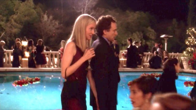 Hand holding but make it “platonic”