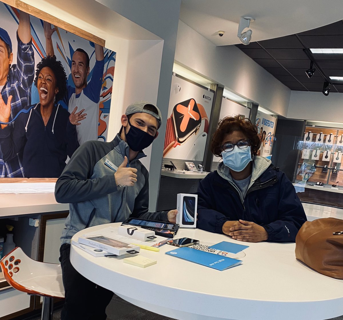 5GJagger's tweet photo. Just another day at #SheridanDr AT&amp;T, helping one of our #FrontLineHeroes take advantage of our AMAZING #FirstNet promos!

#FirstRespondersFirst #OneNYNJ #FirstNet #KaleidaHealth
@DennisJFosterJR @judy_cavalieri @CamisBUFF @Paulie_67 @FirstNet @TonyD_ATT @ATT https://t.co/JJeRbTawFF