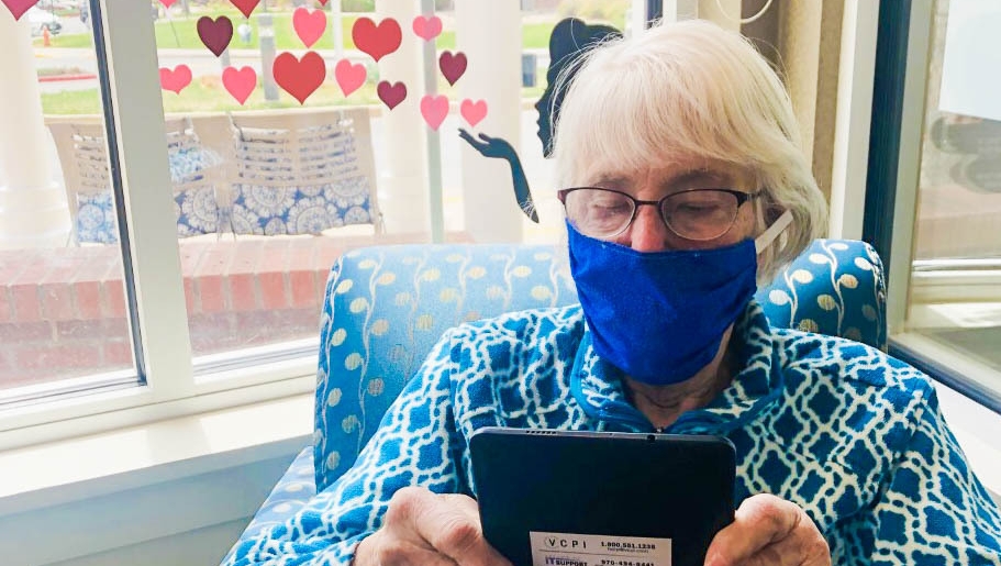 wishofalifetime's tweet photo. Together with @Visible, @WishofaLifetime has brought tablets to over 57 senior living facilities serving upwards of 1,500 residents! 

#TogetherWhileApart #VisibleActsOfKindness #Technology #Love #Connection https://t.co/VVUsZuidT8