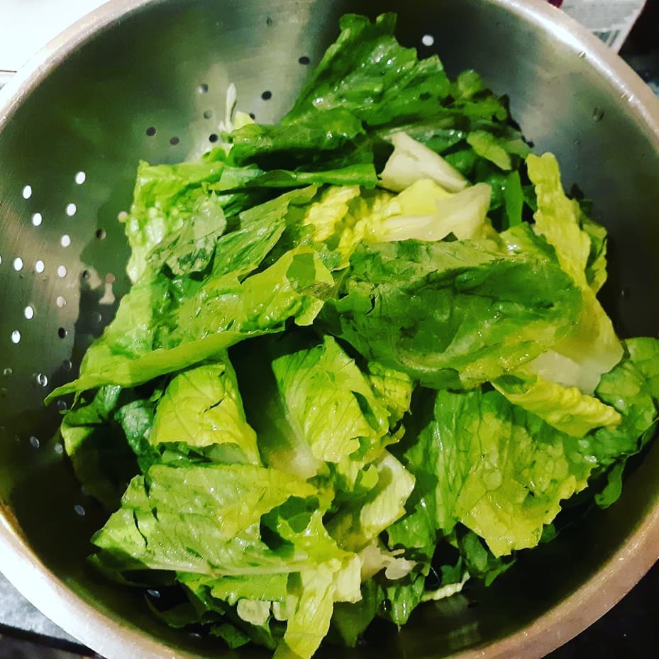 drlstethem's tweet photo. Dinner tonight :)  BBQ Chicken Caesar Salad. 
⠀⠀⠀⠀⠀⠀⠀⠀⠀
1) Prep and season chicken to your liking.
2) Wash and dry romaine lettuce
3) BBQ or Bake (preference) Chicken.
4) Mix Romaine lettuce, Croutons and dressing together.
5) Plate and ENJOY!!!! https://t.co/oS4WoamHZ4