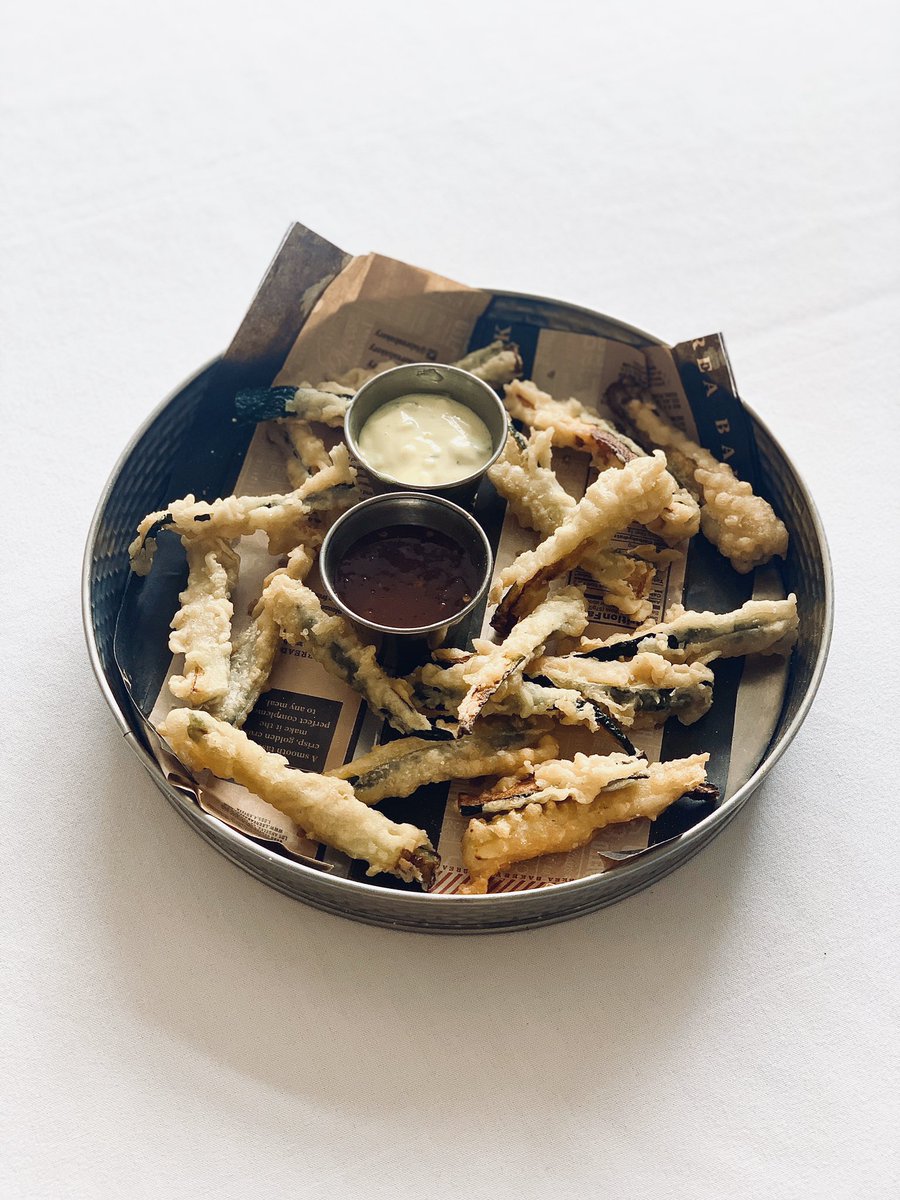 We can’t think of anything better than something healthy that tastes deep fried, can you? 

Introducing Zucchini Tempura to our Hors d'oeuvres menu👌🏽