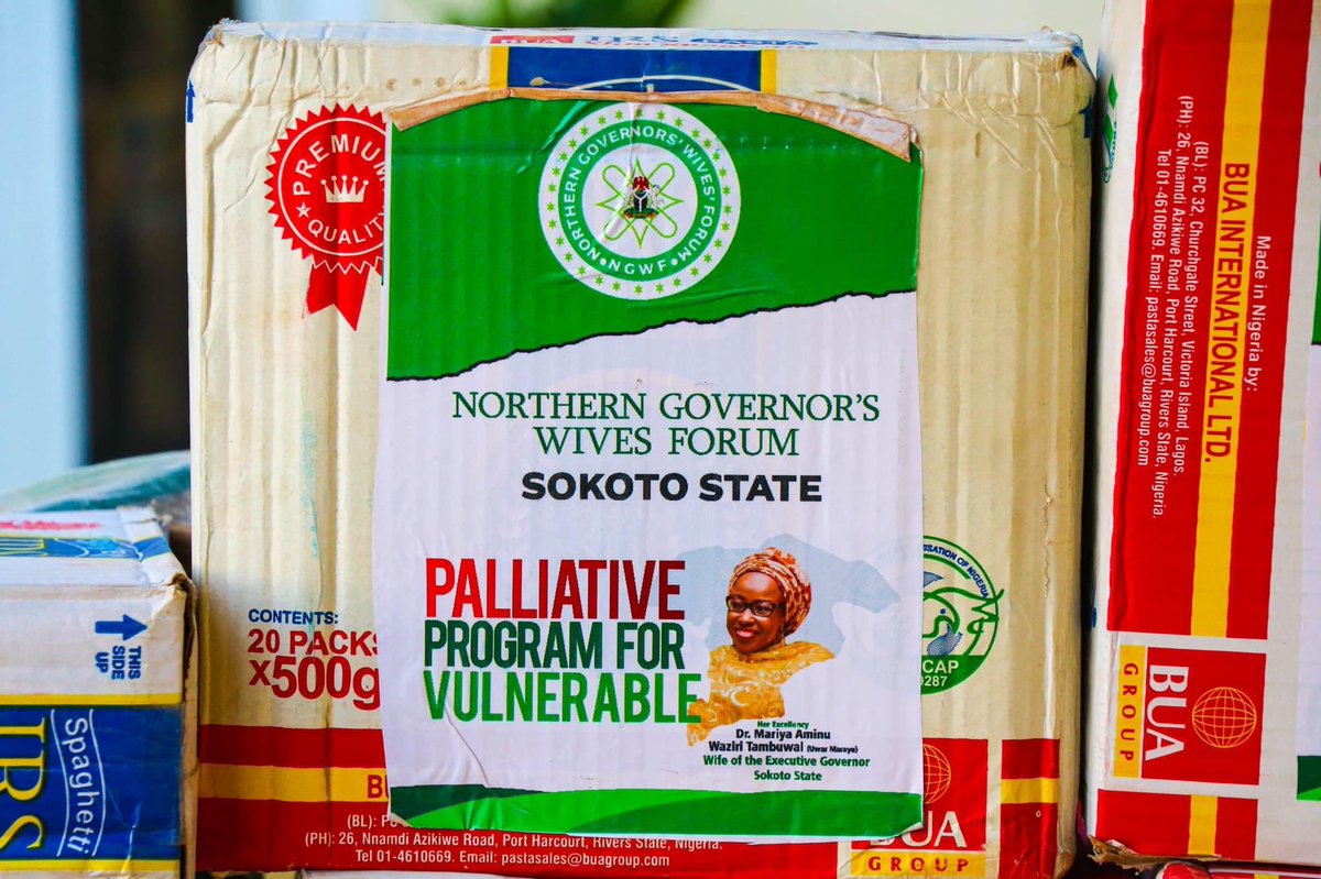 SurajBamalli's tweet photo. Her Excellency, Dr Mariya Tambuwal Distributes Palliatives, Face Masks to the Vulnerable Households in Sokoto
Thread: https://t.co/spB2nmrqmz