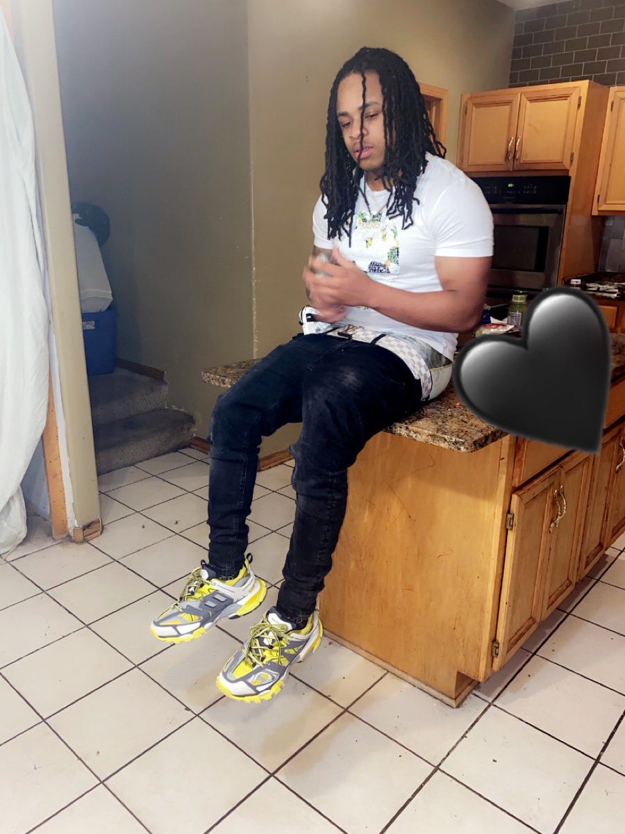 1kevogotti's tweet photo. Back at it still trappin 🔓🚦🖕🏾 https://t.co/P0o9LHX6dB