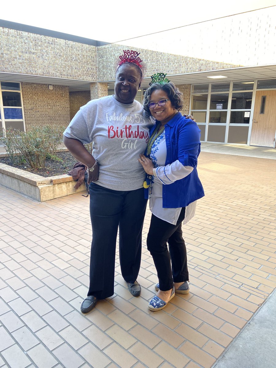 LivingInASchool's tweet photo. @ParkerESAldine Thanks @ParkerESAldine for being the ‘’den’ where many of my good friends are, and a great place to meet intelligent, driven, committed and joyful people. #FinishstrongPES @AldineISD https://t.co/Xnw46pvBiE