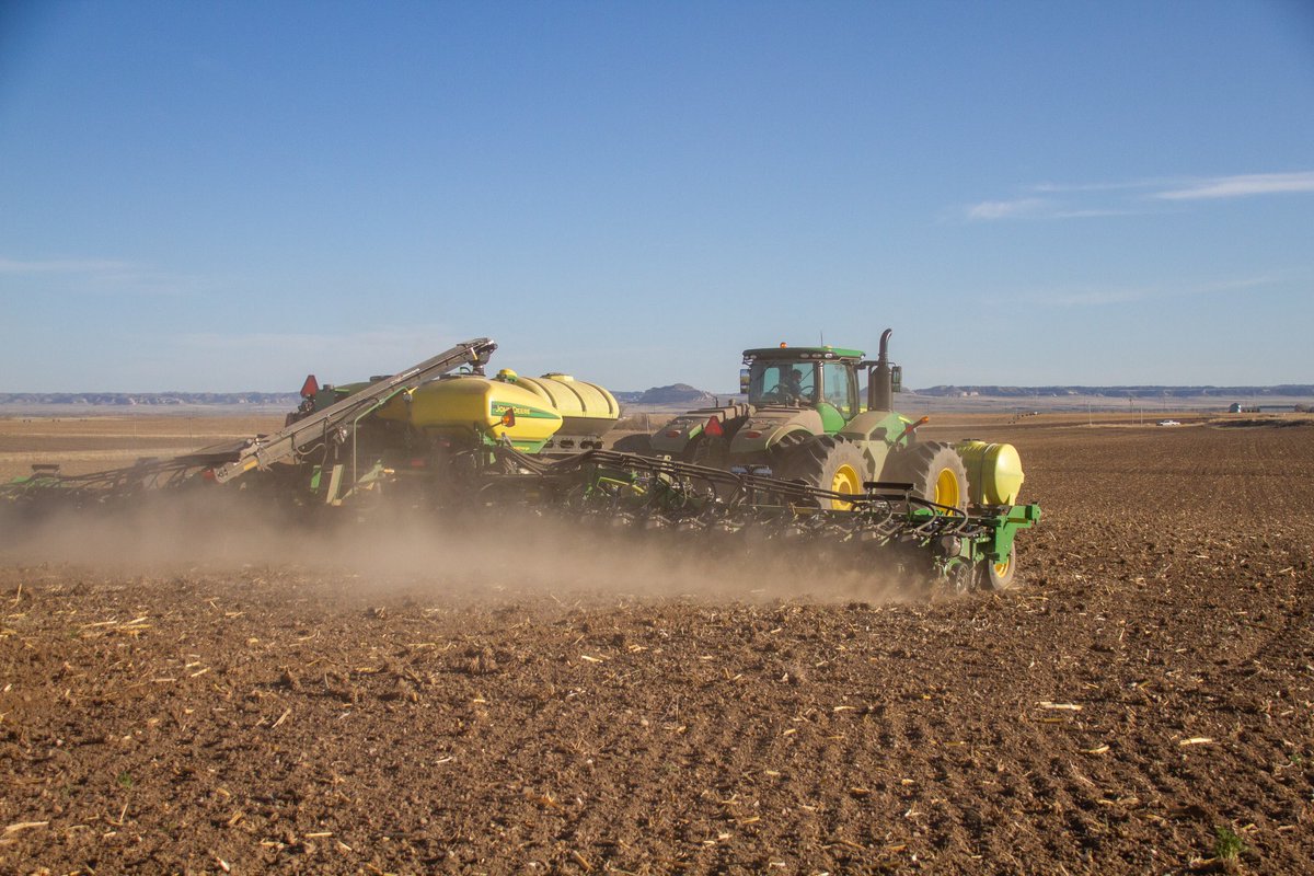 21CenturyEquip's tweet photo. Tractor Tuesday and more #Plant20 action. 9620R with DB60 Exact Emerge. 📸 Photo Credit: Jason Ogden, Bridgeport Sales Professional.  #deeresighting #21stsolutions https://t.co/guVl3sBXNu