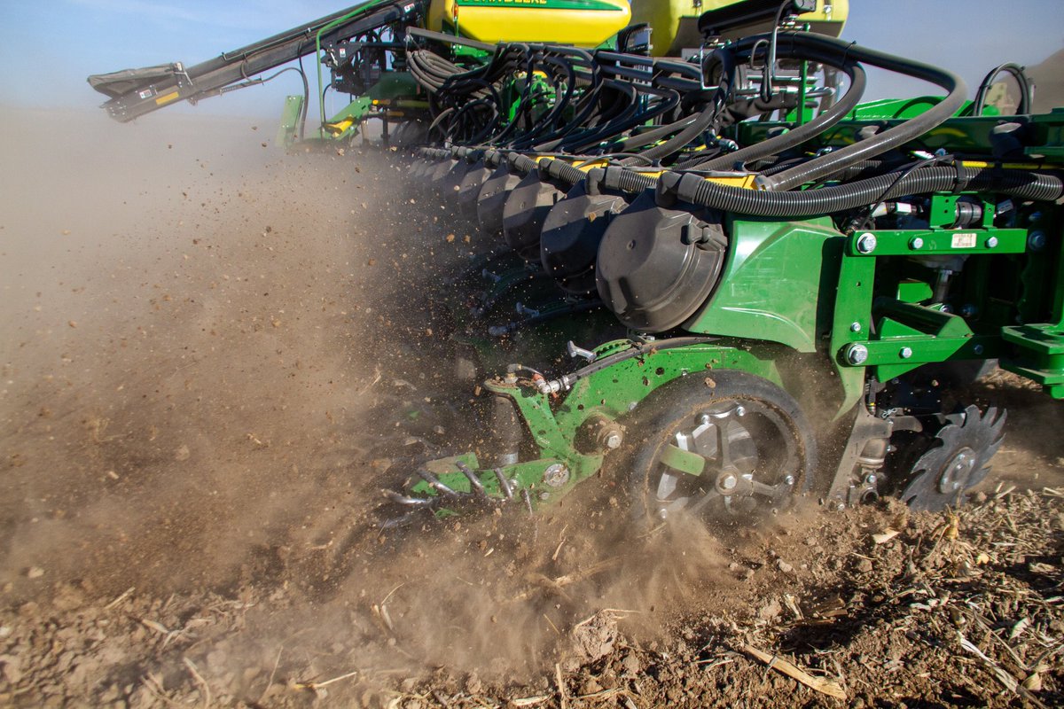 21CenturyEquip's tweet photo. Tractor Tuesday and more #Plant20 action. 9620R with DB60 Exact Emerge. 📸 Photo Credit: Jason Ogden, Bridgeport Sales Professional.  #deeresighting #21stsolutions https://t.co/guVl3sBXNu