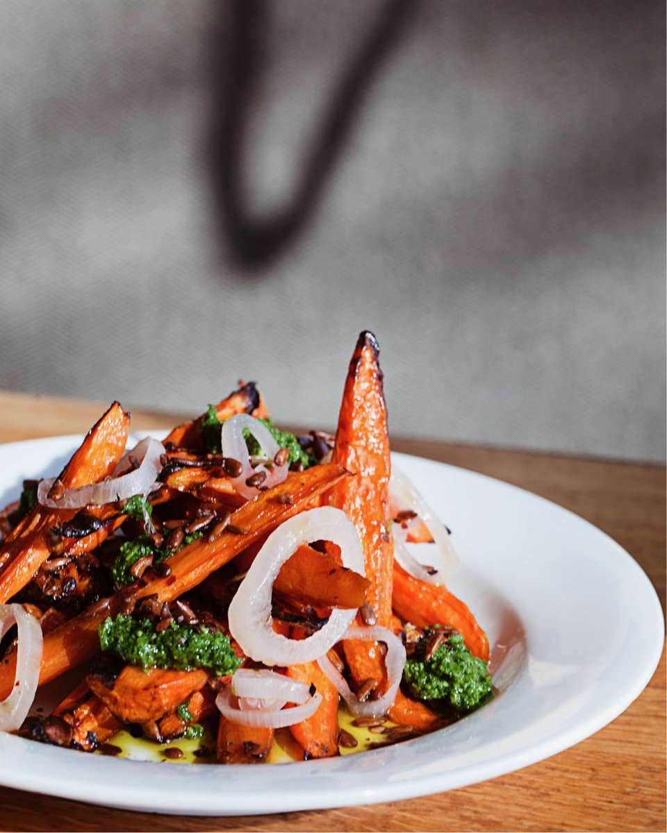 savio_volpe's tweet photo. 🔸
Grilled Carrots, parsley pesto, shallot agrodolce.
A Dinner for Two/Four contorno selection.
#SavioToGo https://t.co/vwvVBOK7GX