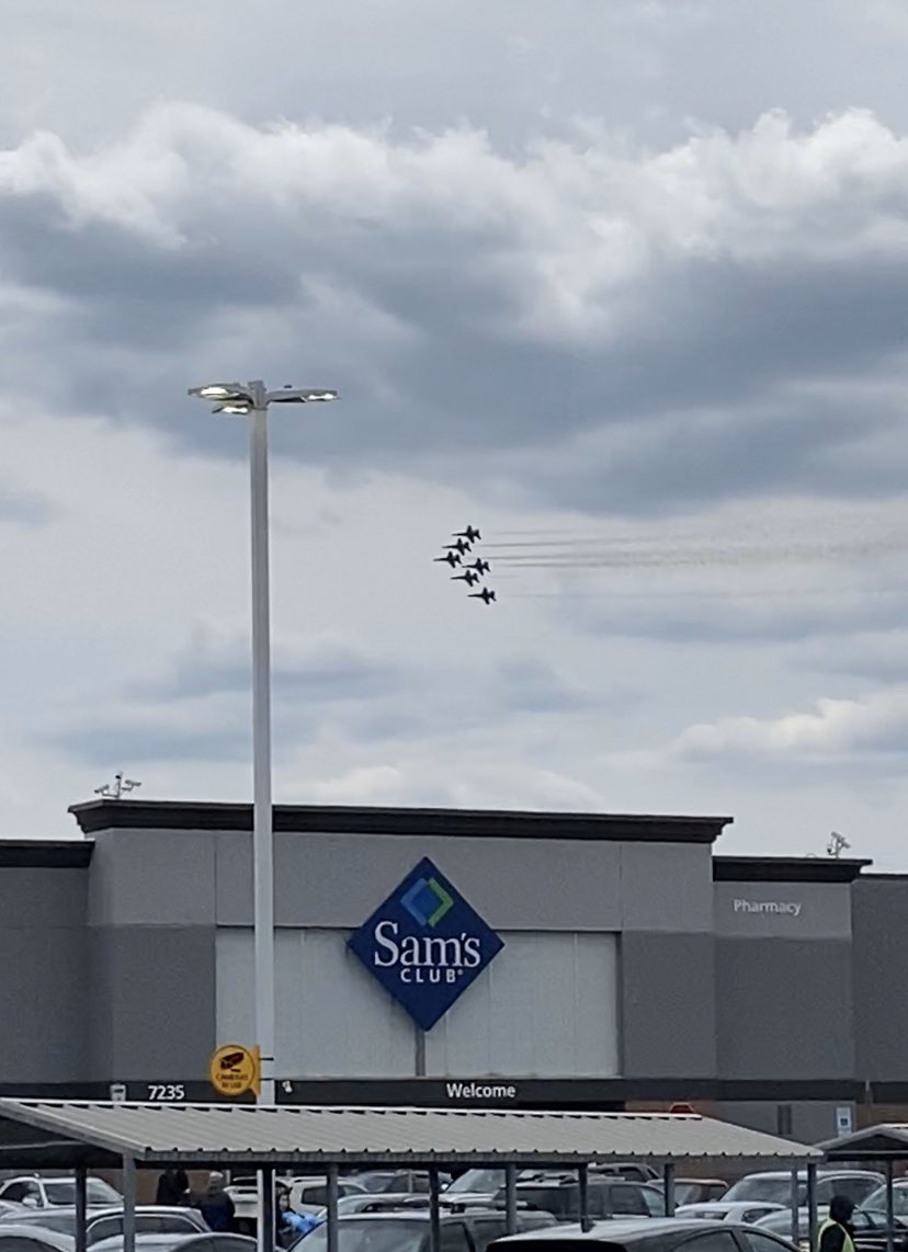 mattman6217's tweet photo. @SamsClub captured this photo of the Blue Angels flying over your store in Indianapolis today! https://t.co/NsRODSAyi9