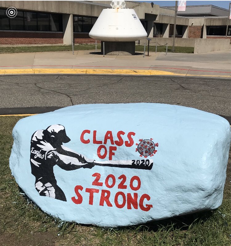 ApolloPrincipal's tweet photo. A picture is worth a thousand words and this one sums up the strength of our Seniors! #ClassOf2020 #ApolloStrong https://t.co/pVGZWLrnwB