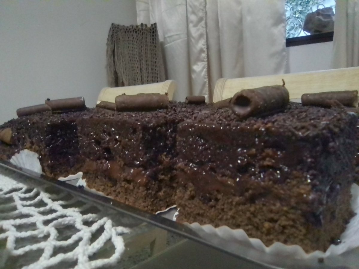 FLACOFEO95's tweet photo. Buenas tardes!
Espero tengan buen día, para endulzar tu noche te traigo recién horneados
Brownies dobles, si así como lo lees doble capa rellenos con chocolate, con coberturas de chocolate, chispas de chocolate y Pirulin 😍
Super achocolatado 🥧 https://t.co/17EM7KhybV
