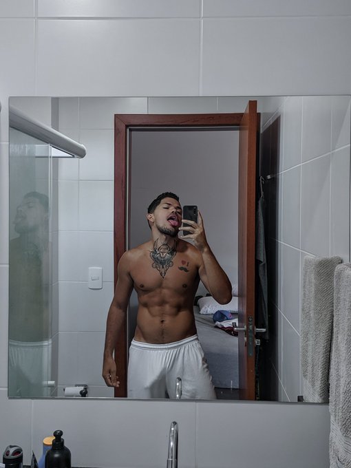 Eu digo senta mas tu quica. Combinado? https://t.co/U9OZjHeDrn