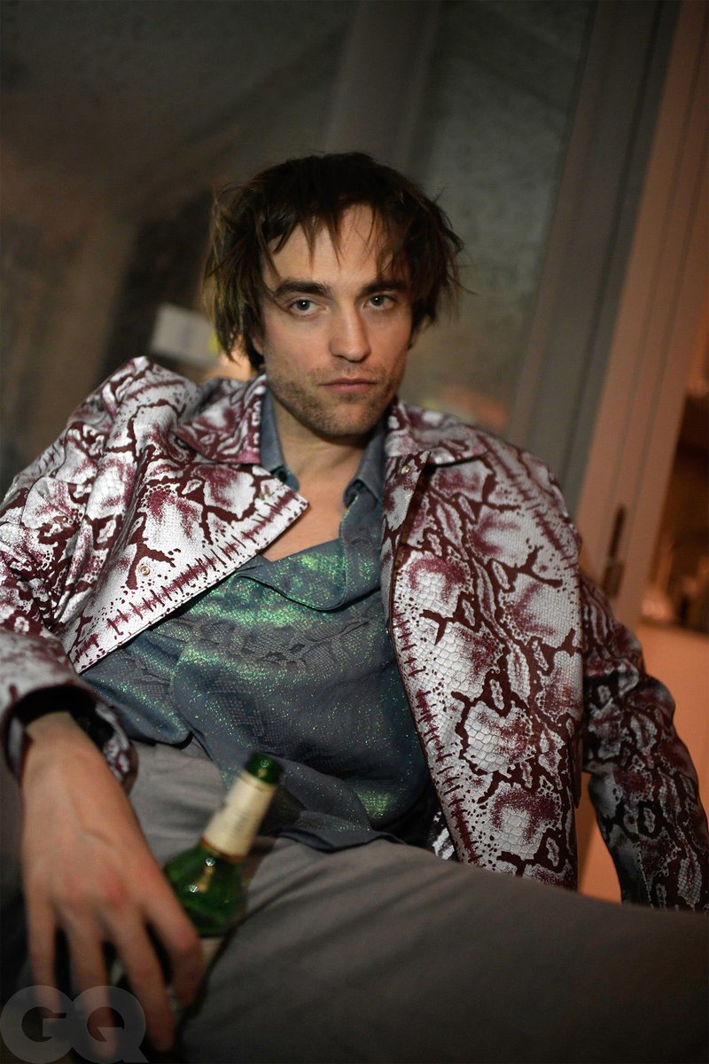 Monsieur_HJ's tweet photo. 00.02 in London. MAY 13th HAPPY BIRTHDAY ROBERT PATTINSON THE KING OF QUARANTINE https://t.co/LLRr9Ckd2Q