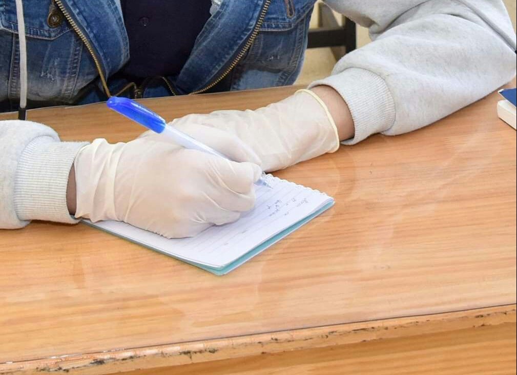 ЕШ-д бэлдэж байгаа багш сурагчдын орчин нөхцөлд дан ганц албаны хүмүүс гэлтгүй эцэг эхчүүд маань хүртэл хяналт тавьж тодорхой санал, зөвлөгөөг өгч байгаарай. Хамтдаа хичээн ажиллаж байж бид энэ хүнд үеийг давж, хүүхдүүд маань шалгалтаа амжилттай өгнө шүү дээ.
#ХамтдааХичээцгээе